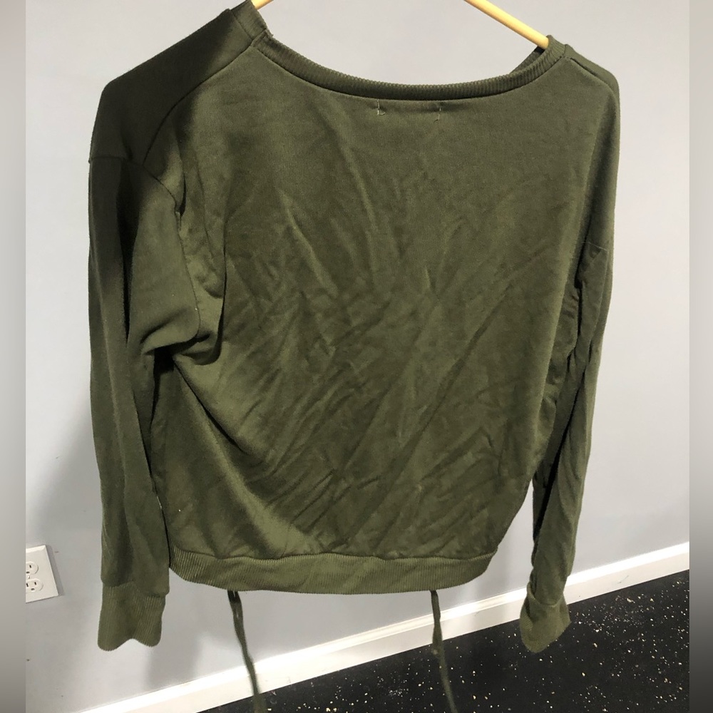 Long Sleeve Top✨ - Picture 2 of 4